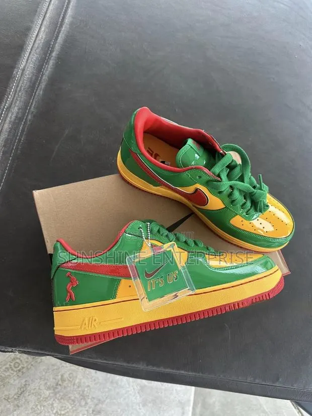 Concrete Boy Nike Shoe · Photo 1