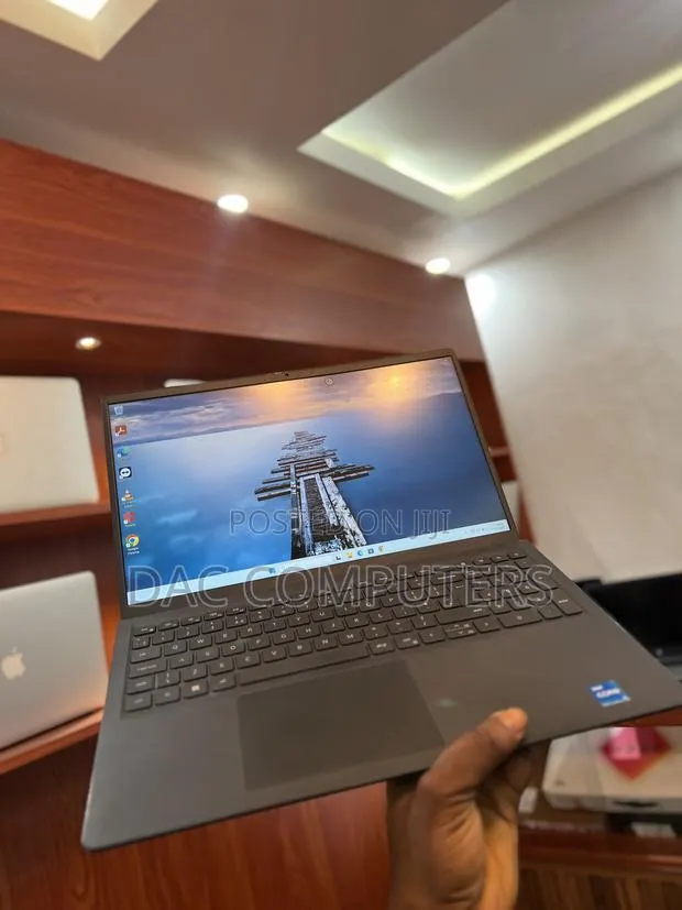 Laptop Dell Vostro 15 3510 8GB Intel Core i5 SSD 256GB · Photo 1