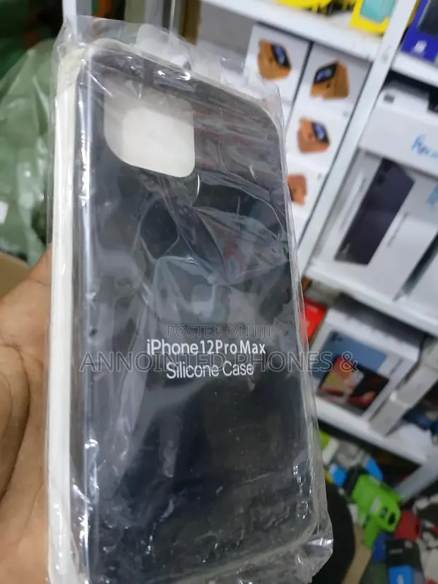 iPhone 12 Pro Max Pouch · Photo 1