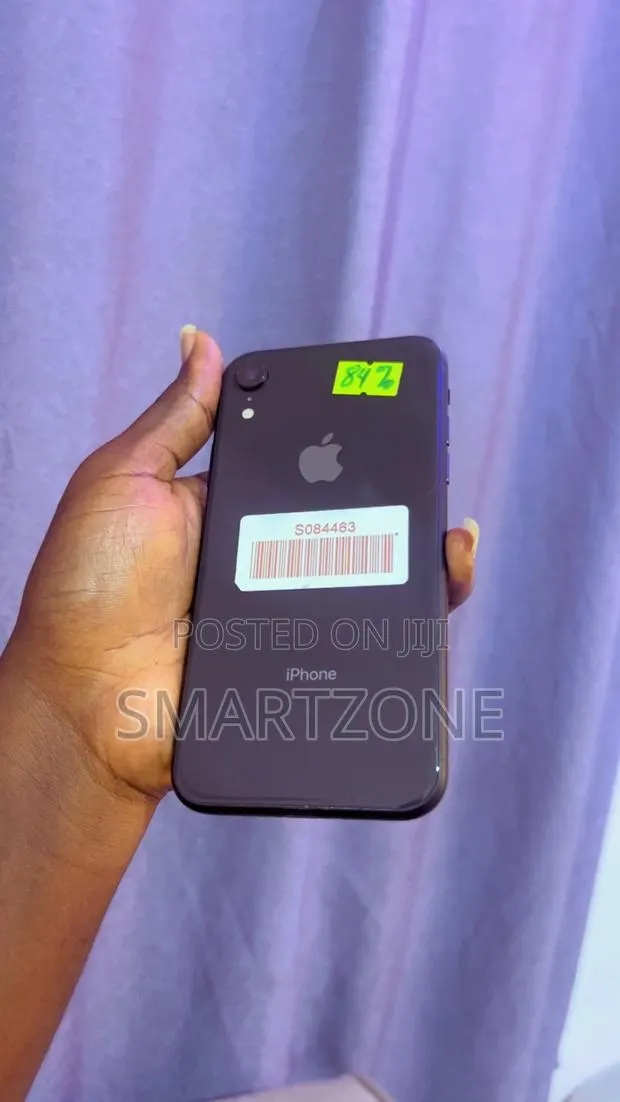 Apple iPhone XR 64 GB Black · Photo 1