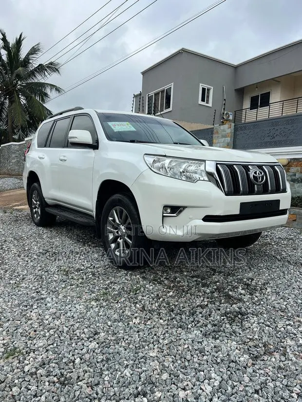 Toyota Land Cruiser Prado 2018 White · Photo 1