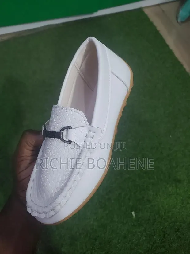 Boys Shoes Size 30 · Photo 1