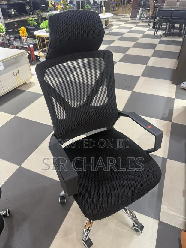Ergonomic Swivel Office Chair · Photo 1