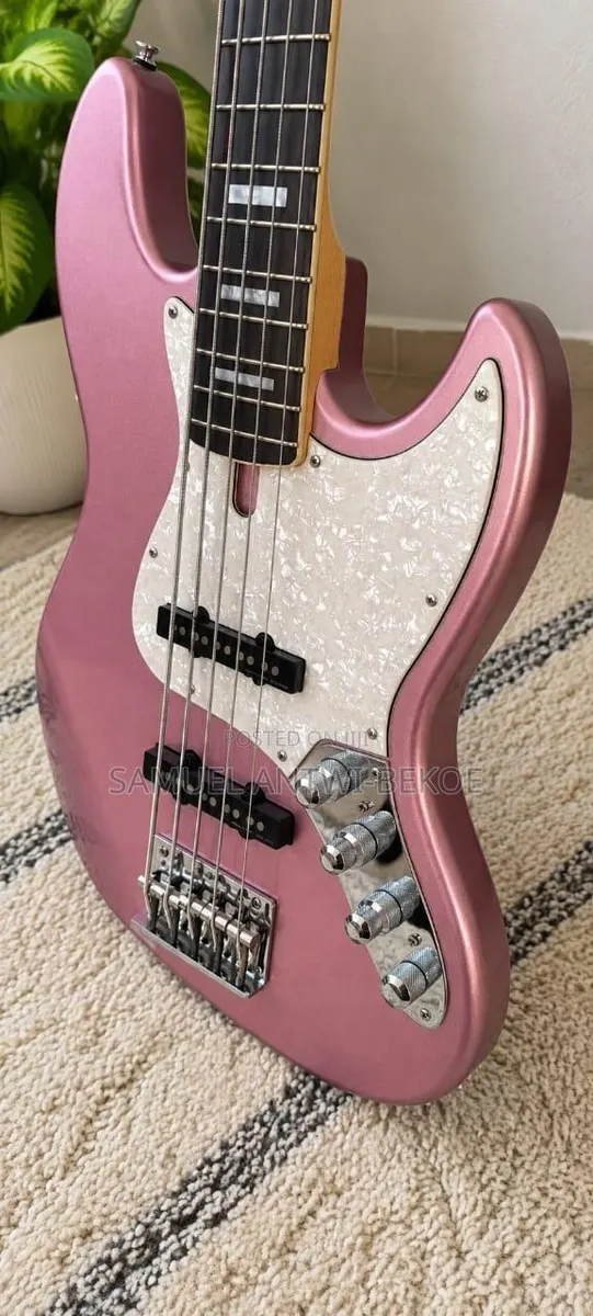 Marcus Miller Jazz Bass Guitar · Photo 1
