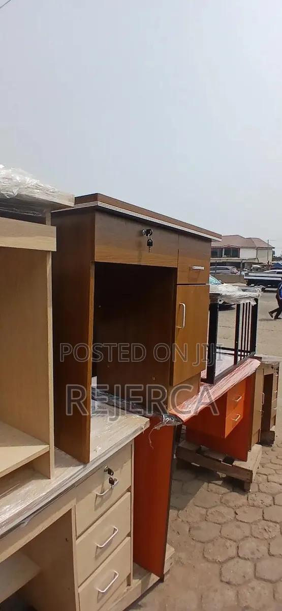 Durabl and Affordable Office Desk · Photo 1
