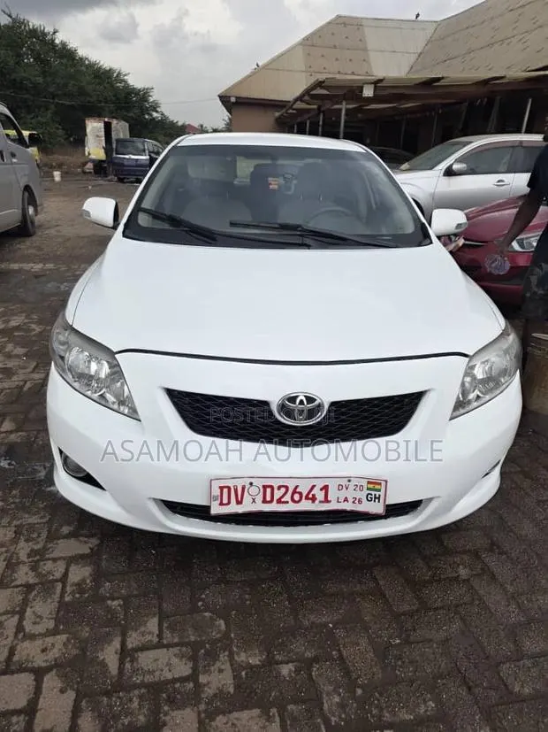 Toyota Corolla LE 4dr Sedan (1.8L 4cyl 4A) 2010 White · Photo 1