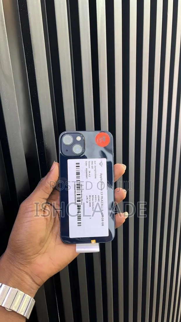 Apple iPhone 13 128 GB White · Photo 1