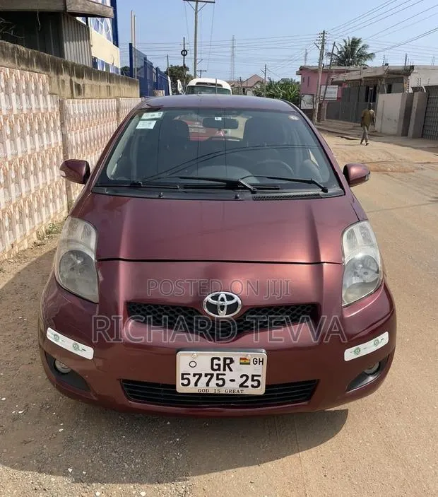 Toyota Vitz 1.3 AWD 5dr 2010 Brown