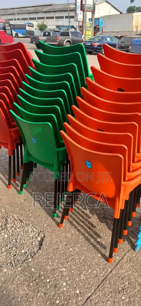 Colorful Plastic Chair for Sale · Photo 1