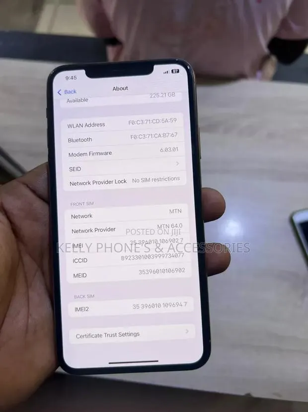 Apple iPhone 11 Pro Max 256 GB Gold · Photo 1