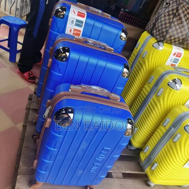 Travelling Suitcase (Original Brand) · Photo 1