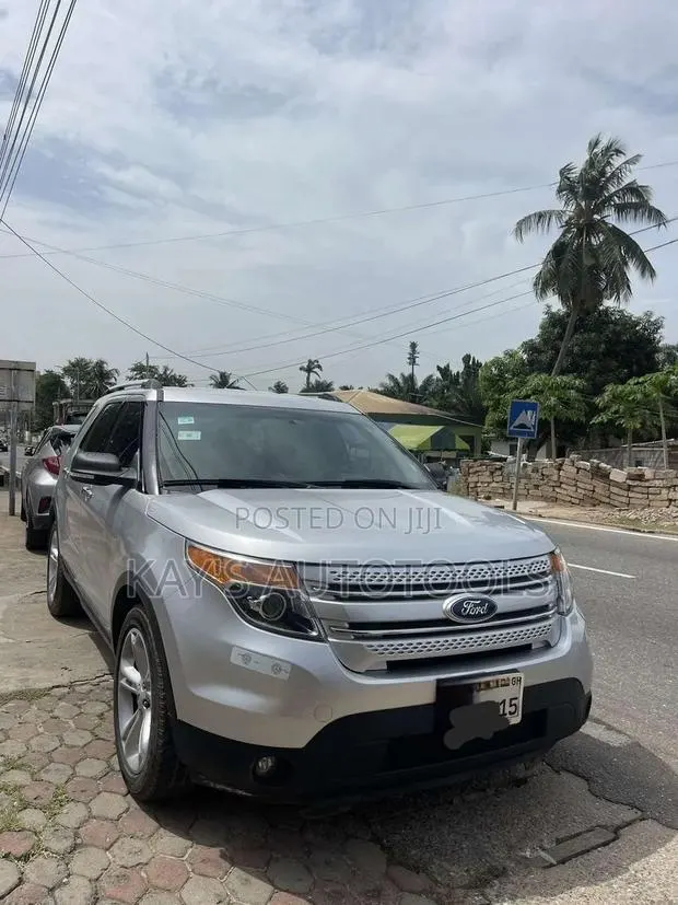 Ford Explorer Limited 4dr SUV AWD (3.5L 6cyl 6A) 2014 Silver · Photo 1