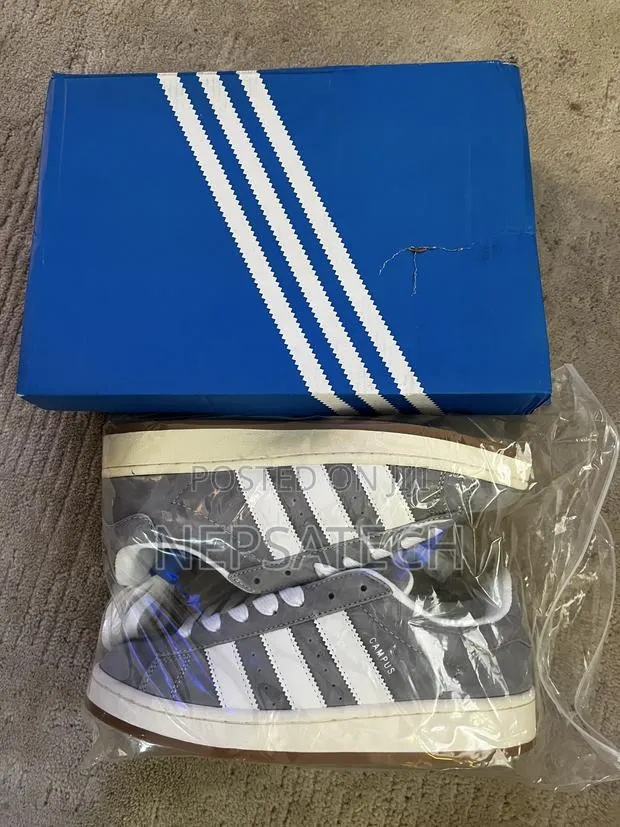 Adidas Sneakers · Photo 1