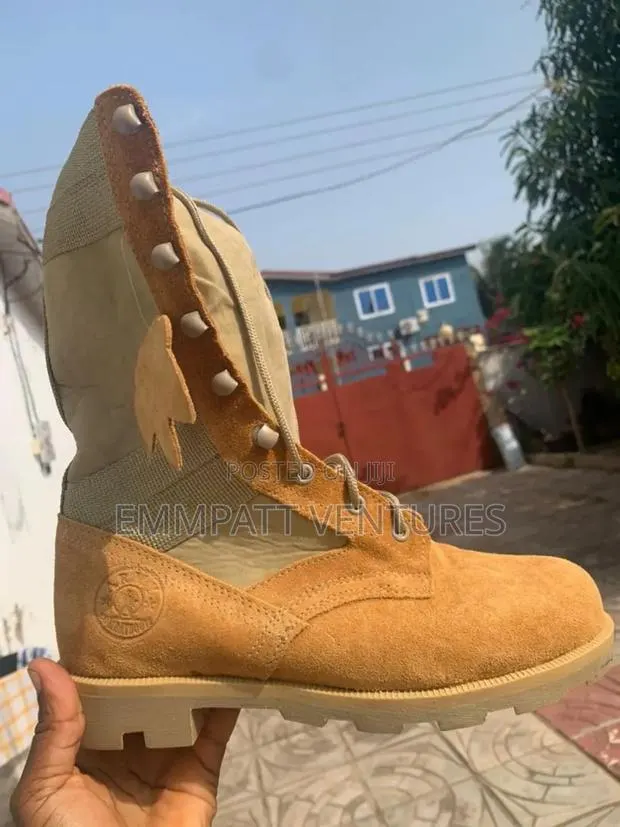 Grade a Desert Boots · Photo 1