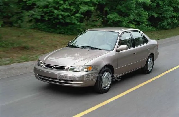Toyota Corolla 1998-2000 Headlight · Photo 1