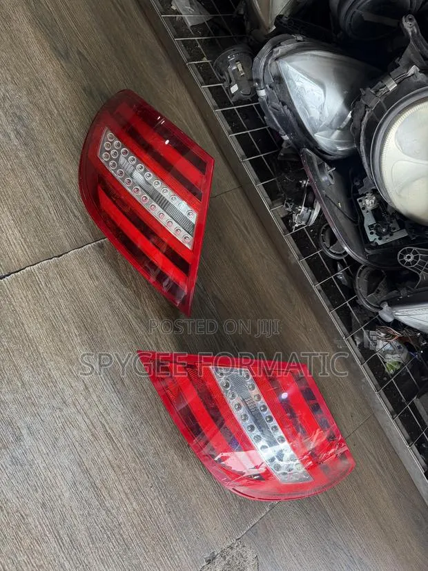 W204 C250 Tail Lights · Photo 1
