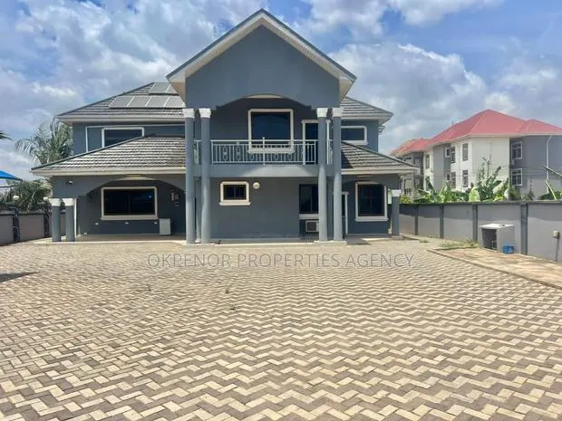 Furnished 5bdrm House in Tema Com25 for rent · Photo 1