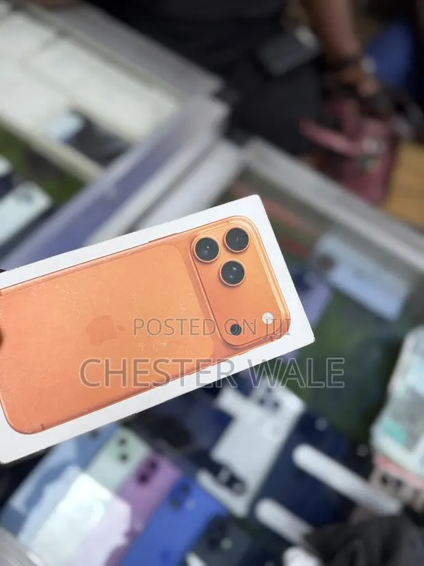 New Apple iPhone 17 Pro Max 256 GB Orange · Photo 1
