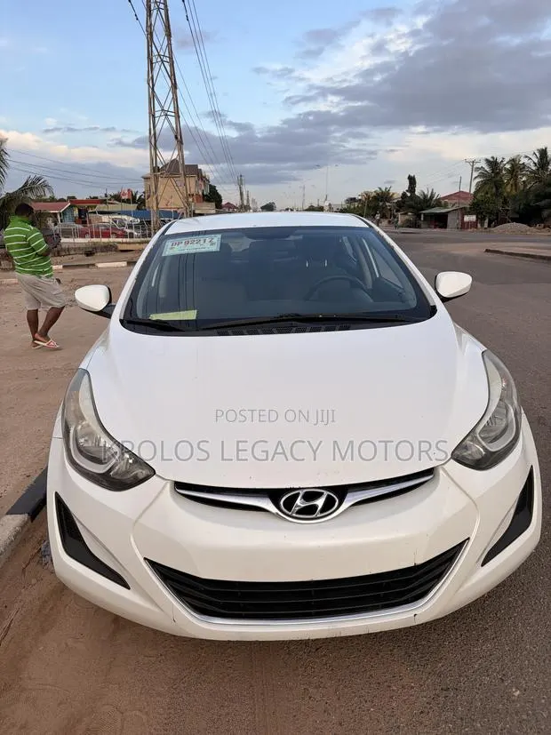 Hyundai Elantra Limited Sedan FWD (1.8L 4cyl 6A) 2016 White · Photo 1