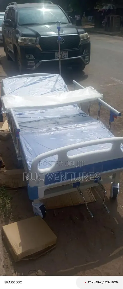 Hospital Bed 2 Cranks · Photo 1