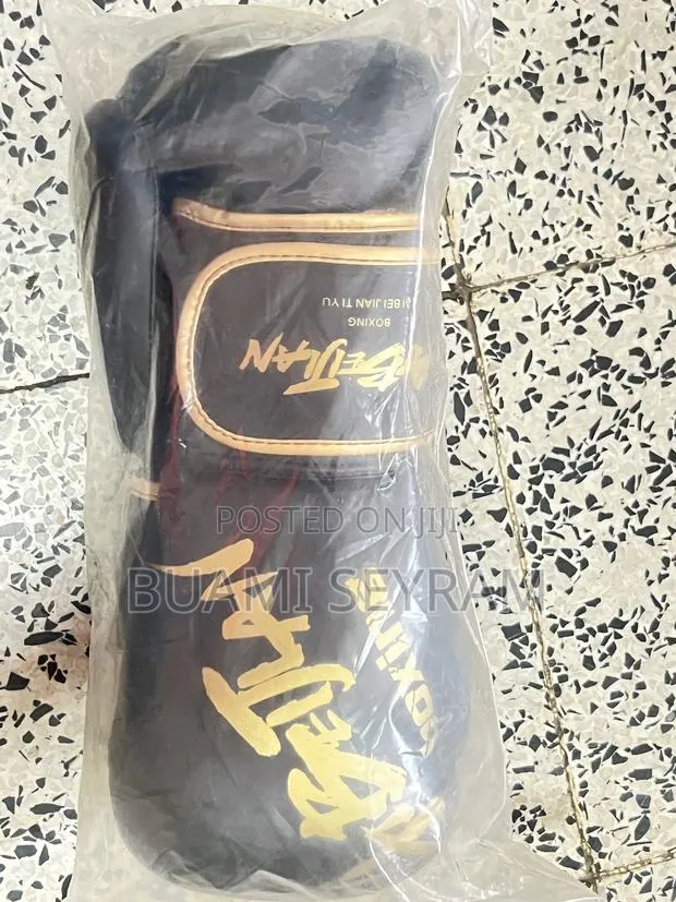Black Boxing Gloves · Photo 1