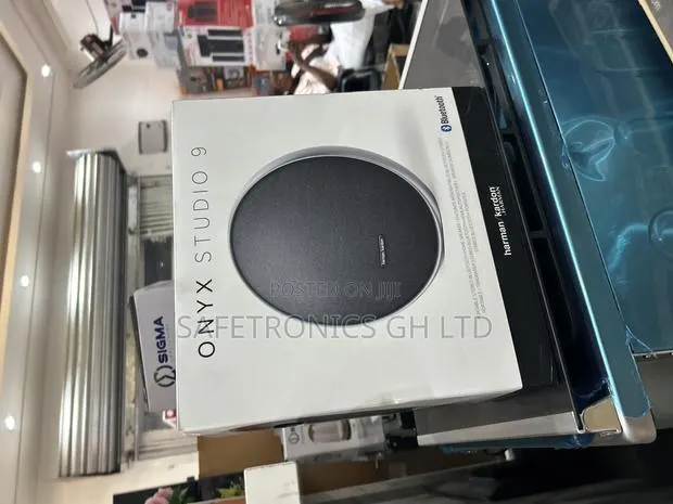 Purchased Onyx Studio 9 Black Bluetooth Harman Kardon Speaker · Photo 1