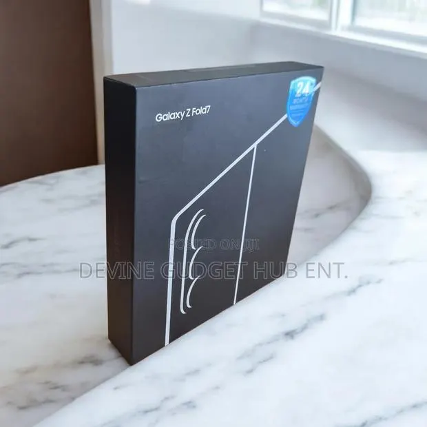 New Samsung Galaxy Z Fold7 256 GB Silver · Photo 1
