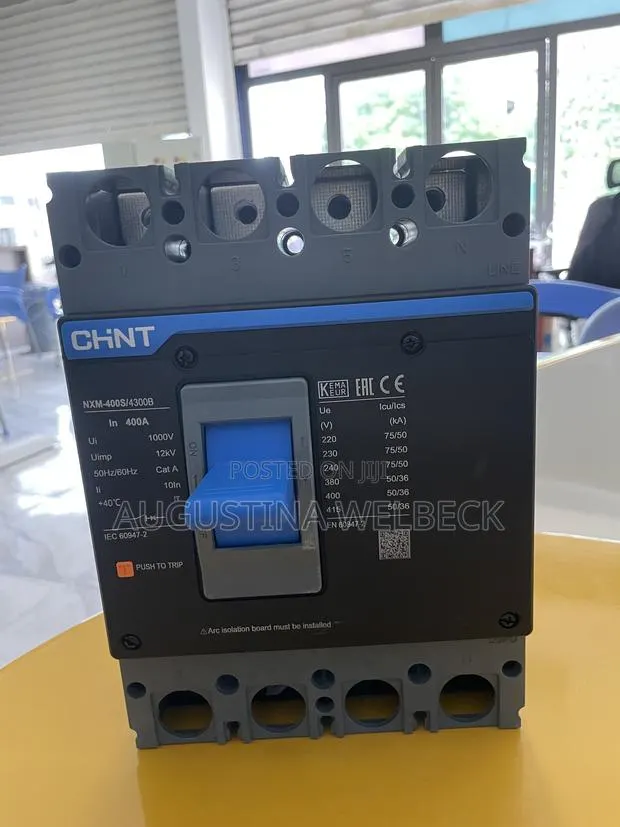 Molded Case Circuit Breaker(Mccb)400amps · Photo 1