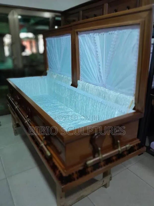 Golden Oak Serenity Casket · Photo 1