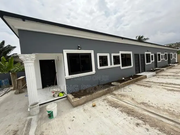 Seven Bedroom for Sale Awoshie 1.700.000 · Photo 1