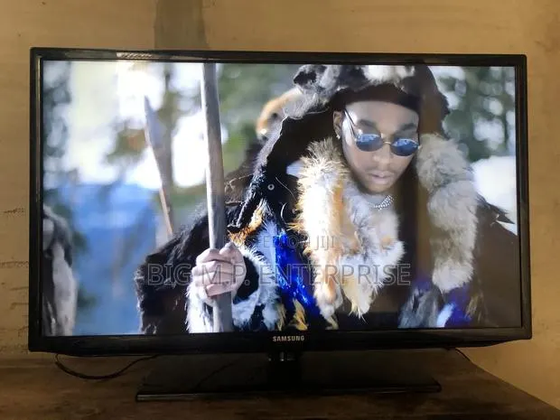 Samsung 32 Inches Smart Digital TV · Photo 1