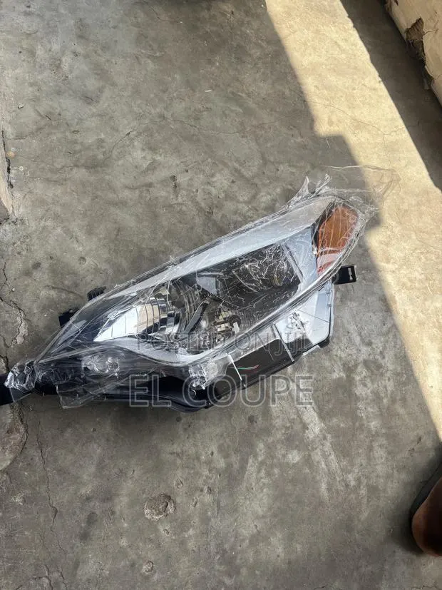 Corolla 2014-2015-2016 Headlight · Photo 1