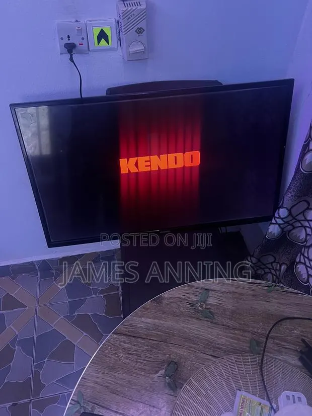 Kendo 40inches Smart TV · Photo 1