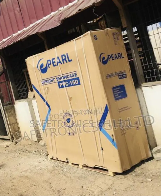 3 Doors Pearl PVC-150 Display Electric Glass Fridge · Photo 1