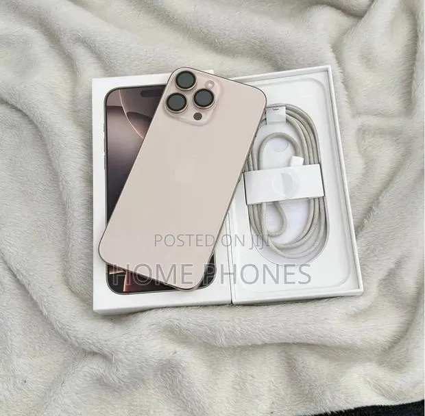 Apple iPhone 16 Pro Max 256 GB Gold · Photo 1