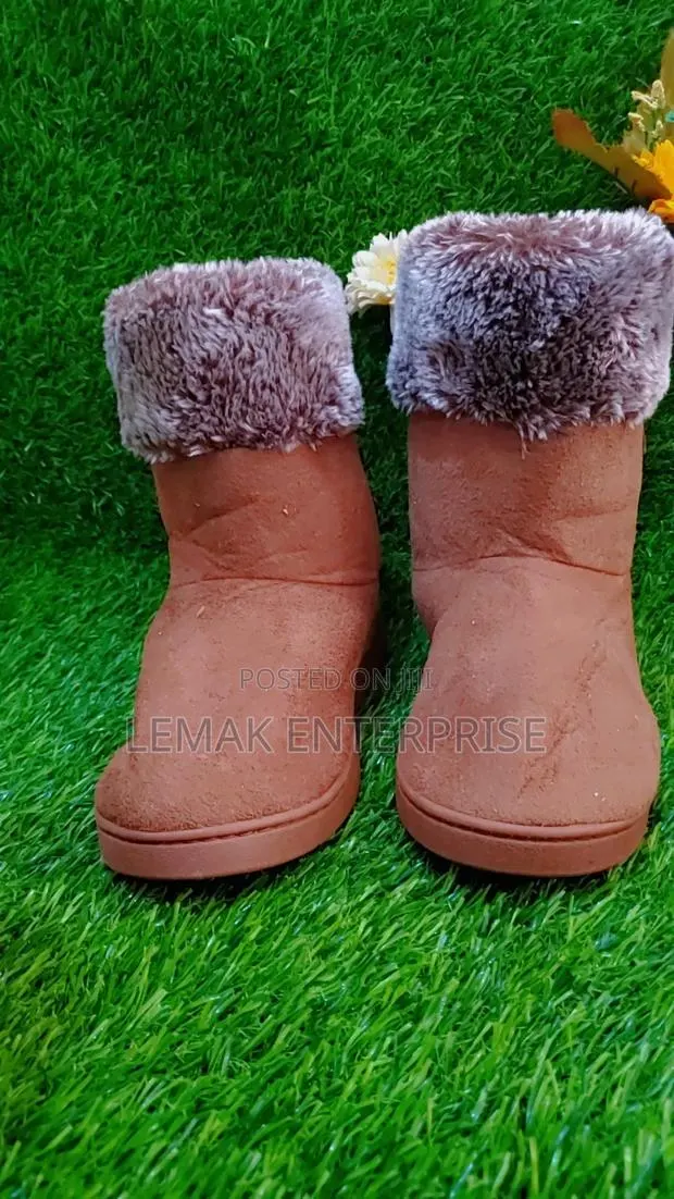 Children's Winter Boots Size 17 · Photo 1