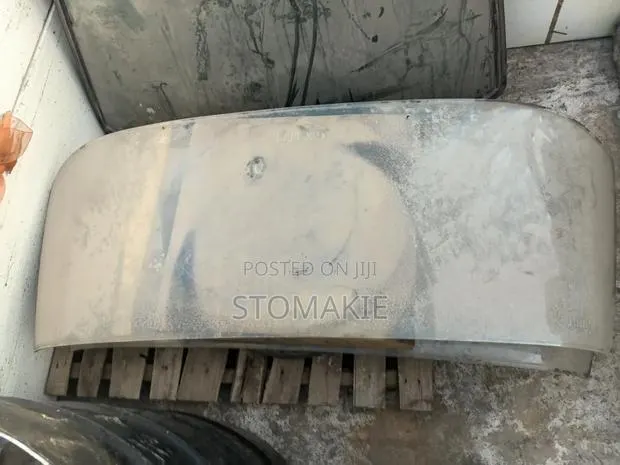 Mercedes-Benz Fintail Back Glass · Photo 1