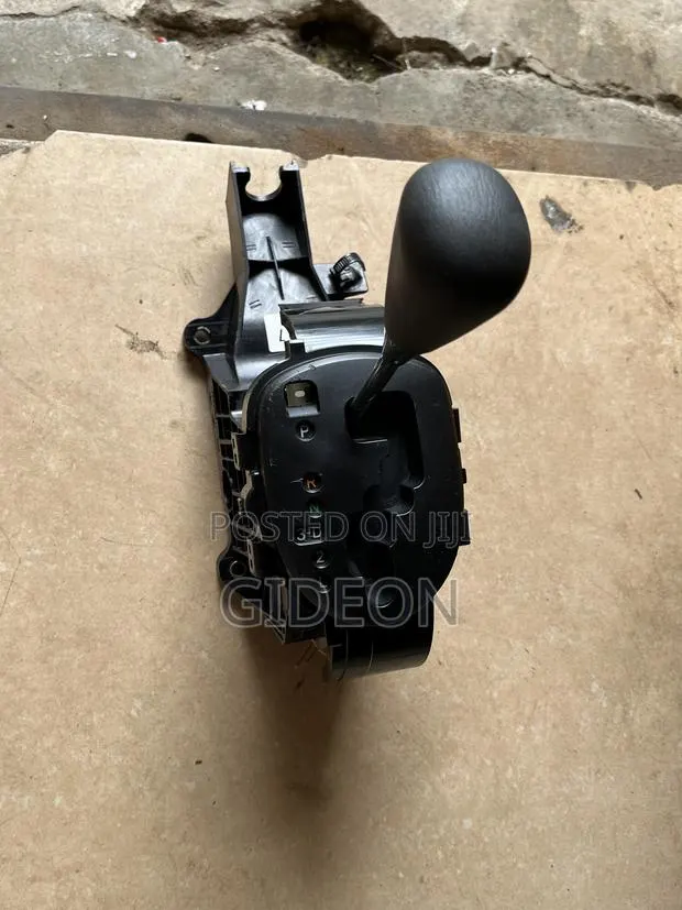 Toyota Yaris Automatic Gear Lever · Photo 1