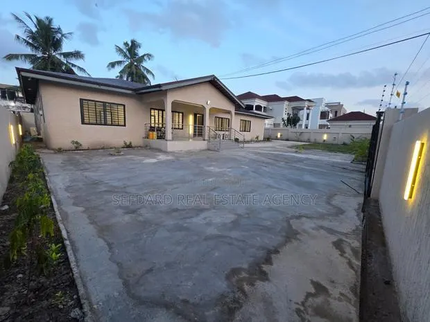 5bdrm House in Sefdard Properties, Tseaddo for rent · Photo 1