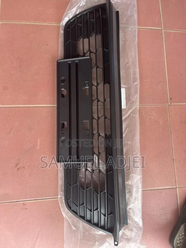 Honda Civic 2022 to 2025 Down Shell/Grille. · Photo 1