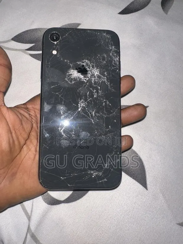 Apple iPhone XR 64 GB Black · Photo 1