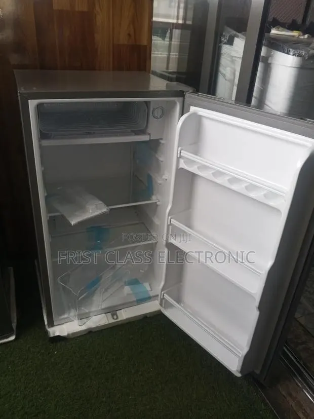 Flamino Refrigerator -Freezes Food Easy · Photo 1