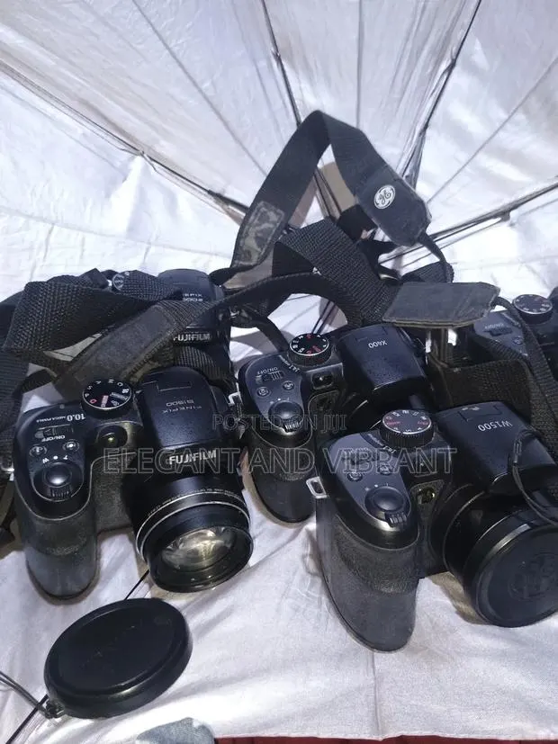 Untested Uk Use Digital Cameras for Bargain · Photo 1