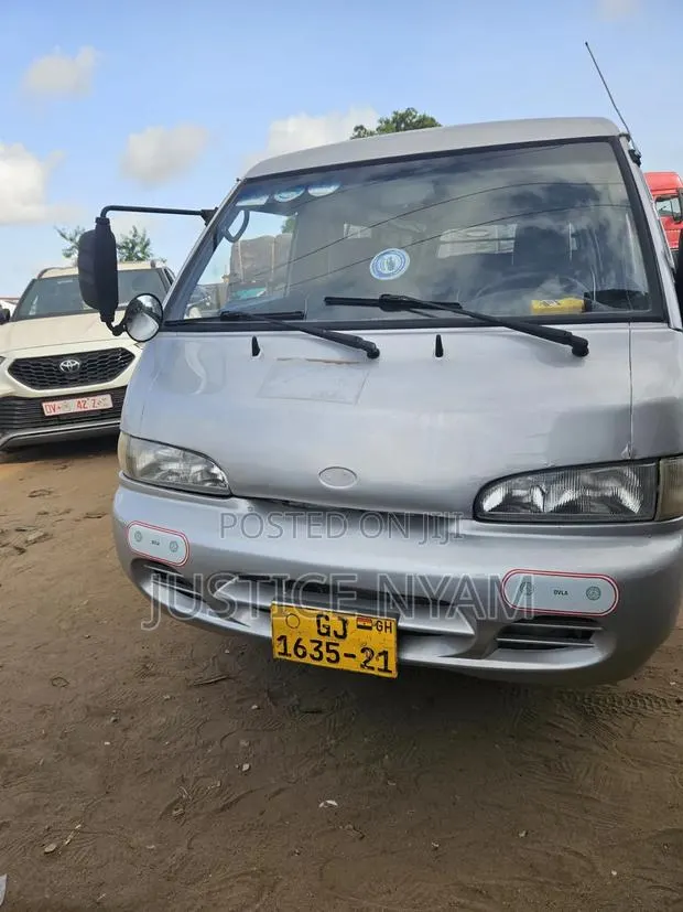 Hyundai H-100 2003 Silver · Photo 1