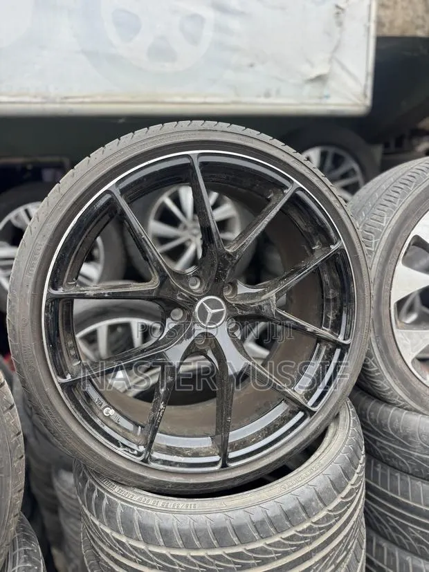 Mercedes Benz · Photo 1