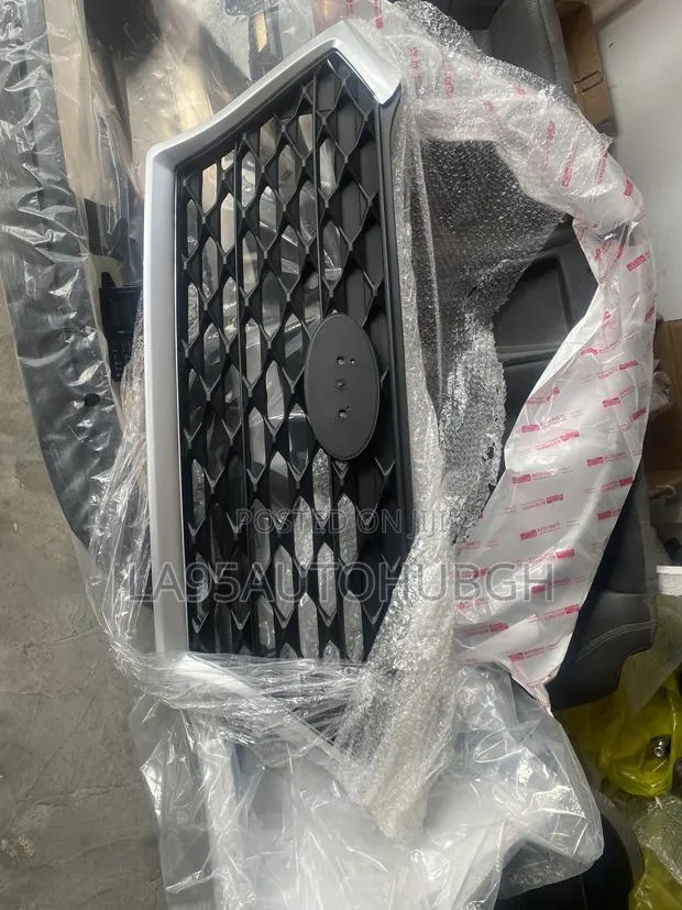 Hyundai Tucson 2019,2021,2022 Front Bumper Top Grille · Photo 1