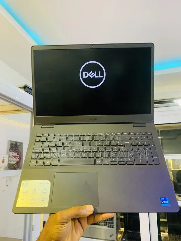 Laptop Dell Vostro 15 3000 8GB Intel Core i5 SSD 512GB · Photo 1