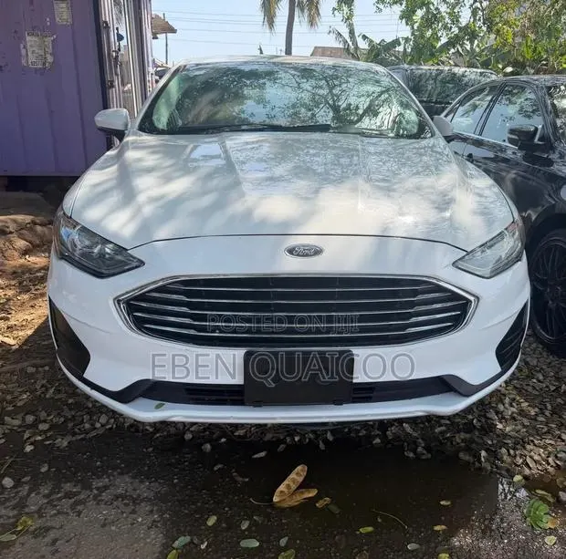 Ford Fusion 2017 White · Photo 1