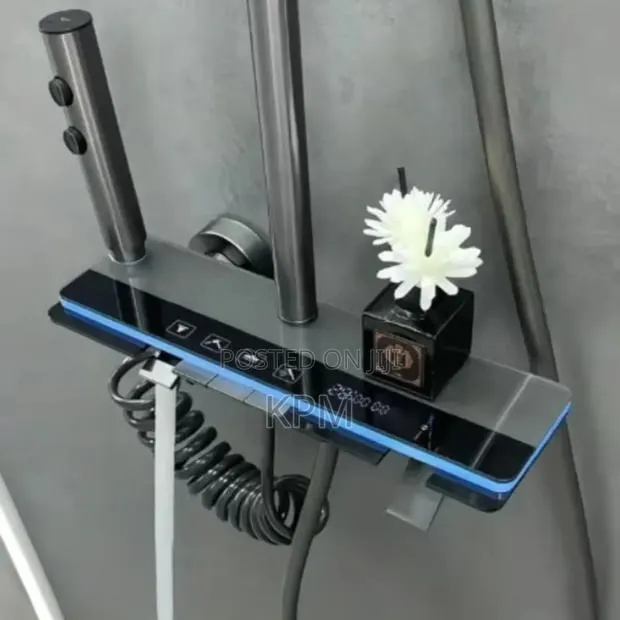 4plugs Flat Panel Turbo Piano Overhead Accurate Temperature Led Shower · Photo 1