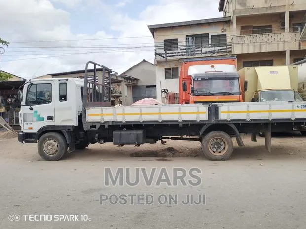 Hyundai Gold Cargo Truck 15-Footer Open Bucket · Photo 1